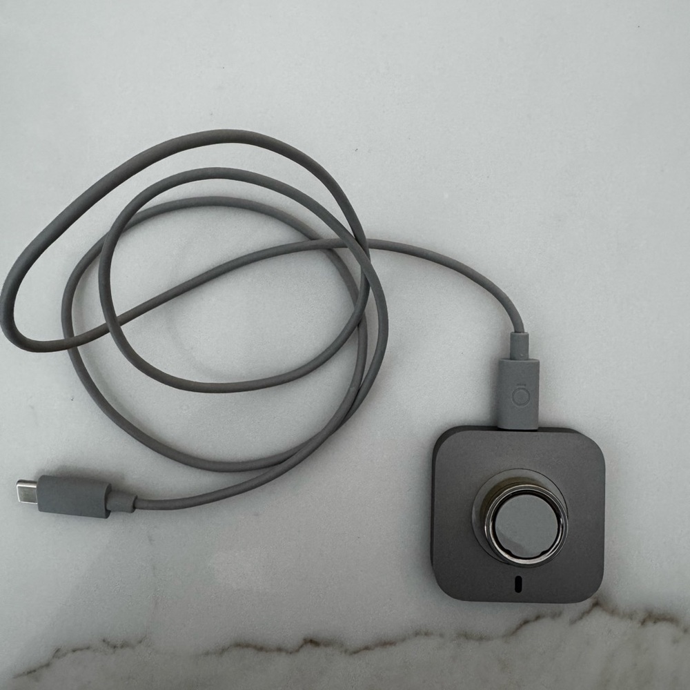 Oura Ring - Gen3 Horizon - Size 8 Gold with Gray Charger